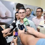 Prefeito David Almeida oficializa criação de selos para empresas que apoiam a defesa da natureza e dos animais