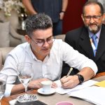 Entrega de veículos adaptados para unidades da Semed